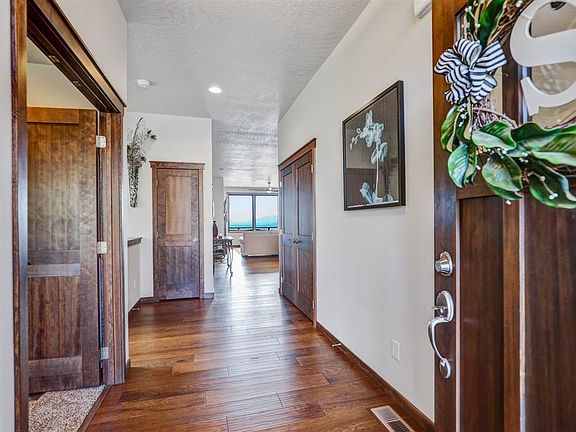 5th image of 8722 E Woodside Ln