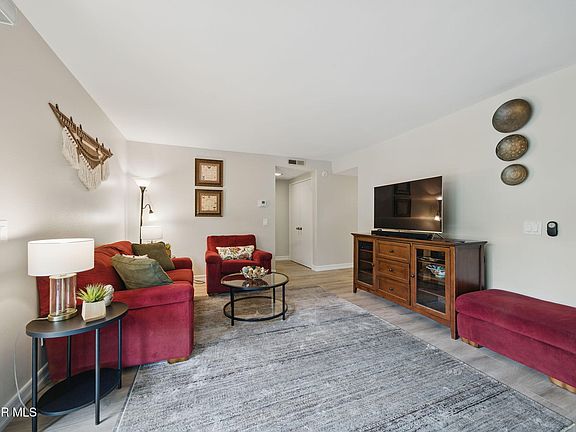 4th image of 245 Oak Leaf Dr #102