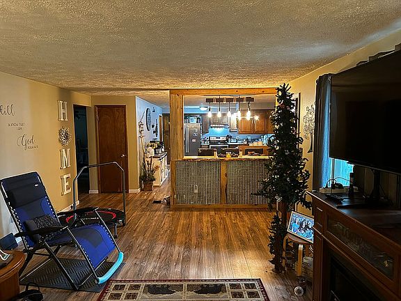 2nd image of 1695 Aspen St
