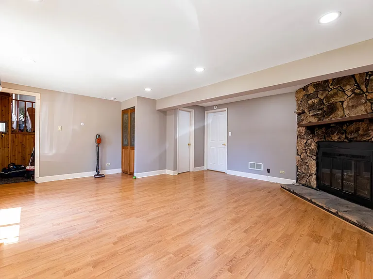 361 Lyons Dr — Photo 14