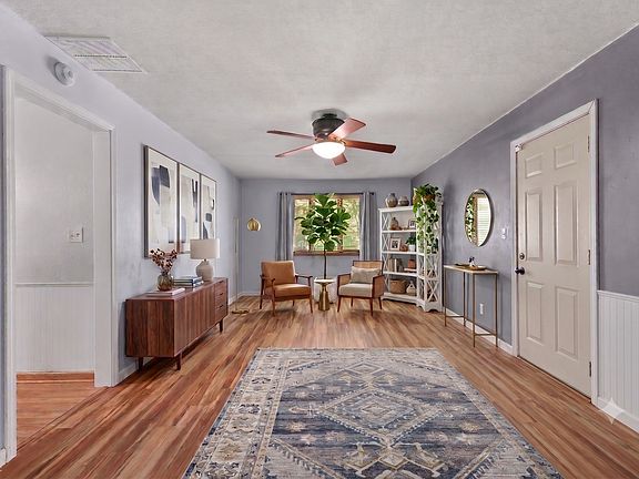 4th image of 11 Clamme Ct