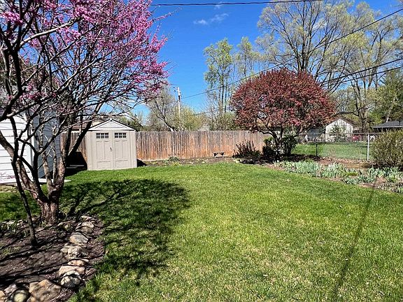 5th image of 7907 Scott Ln