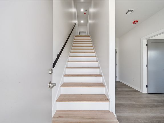 3rd image of 208 W Houston St