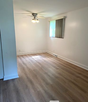 4th image of 3857 Edgemoor Pl NE #1