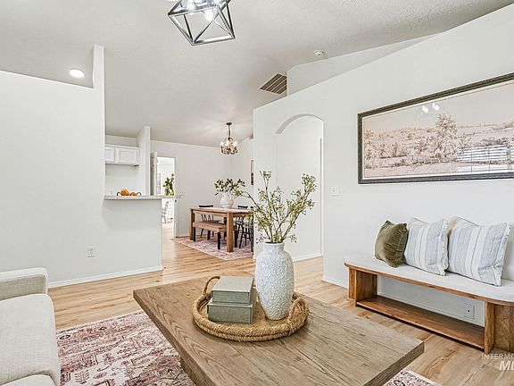 5th image of 3824 Groveton St