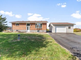 1059 Flynn Ave, Ottawa, ON K7S 3G7