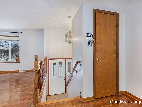 5th image of 1482 Gunnink Dr SE
