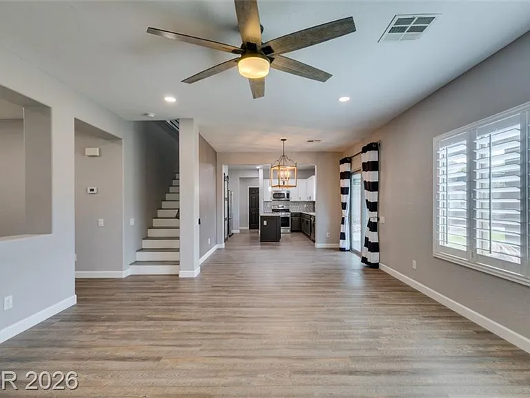 1129 Emanuel St — Photo 15