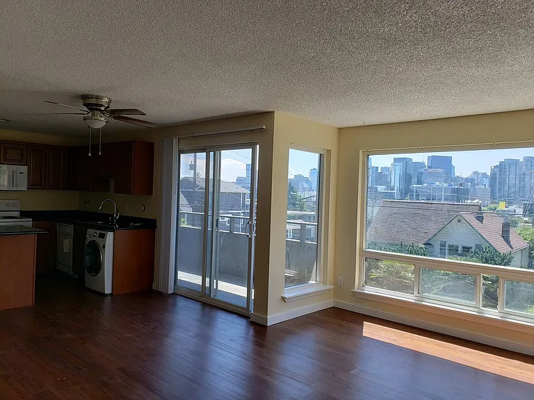 1001 Taylor Ave N — Photo 23