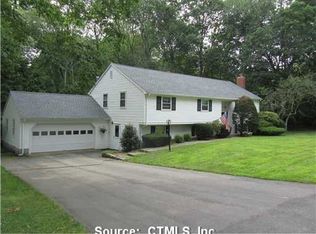 2 Starlight Ln, North Stonington, CT 06359