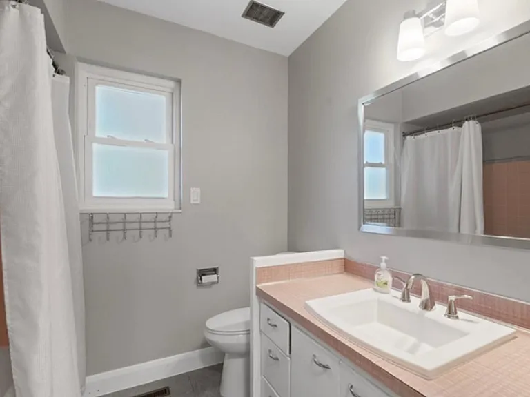 376 Lauralin Dr #BASEMENT — Photo 2
