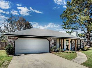 215 Riverbend Dr, Jackson, MS 39272