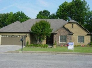 202 Chapel Creek Dr, Jackson, TN 38305