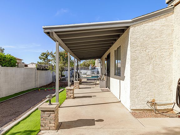 3rd image of 1102 E WAHALLA Lane
