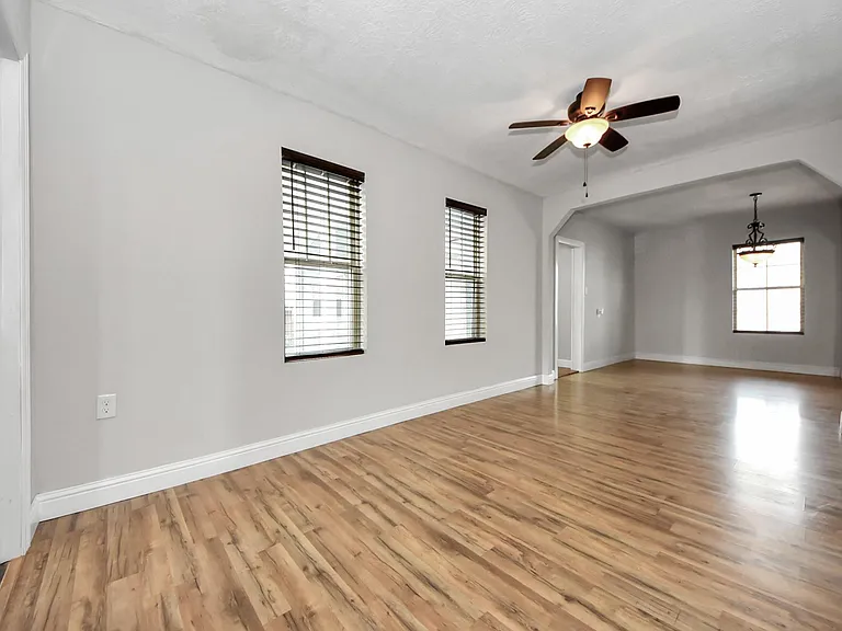 215 E Saint Charles Dr — Photo 17