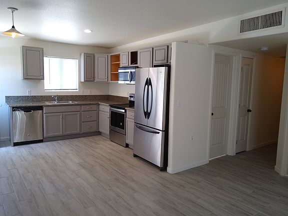 2nd image of 449 E Blacklidge Dr