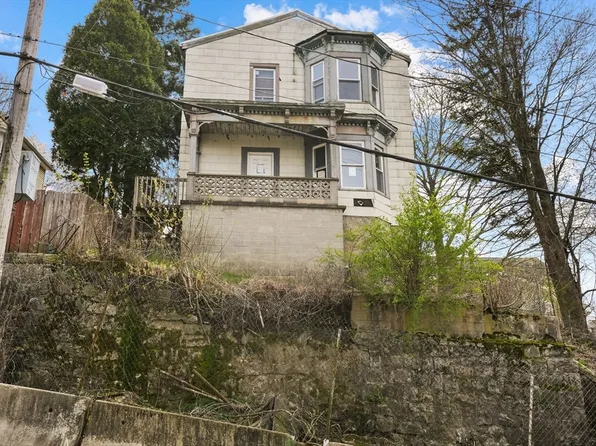 213 Weetamoe St, Fall River, MA 02720