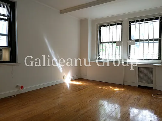 Rented by Lexington Real Estate Group | media 37