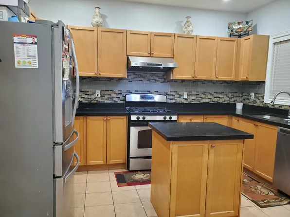 302 Sunny Meadow Blvd #2, Brampton, ON L6R 3C3