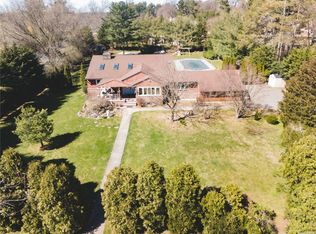 1 Rolling Dr, Old Westbury, NY 11568