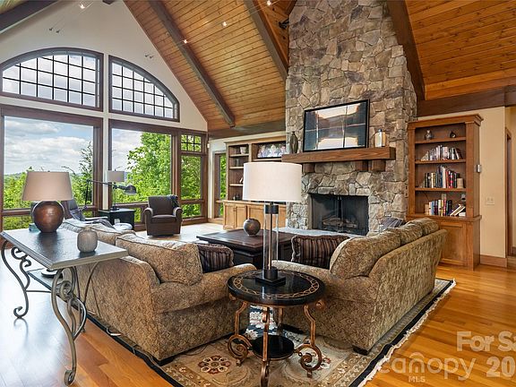 4th image of 211 Boulder Ridge Dr