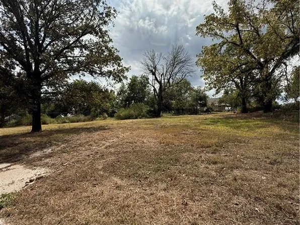 930 E Wooter St, Nevada, MO 64772