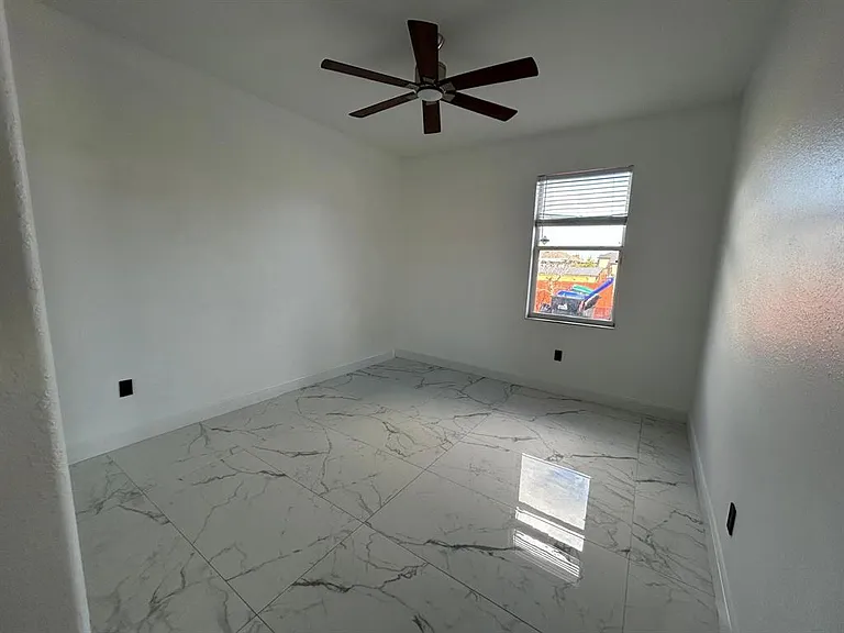 20530 Quinn St — Photo 36