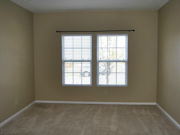 5th image of 550 Lakewood Glen Ct