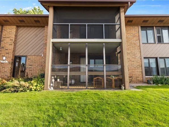 22934 Mastick Rd APT 102, Fairview Park, OH 44126