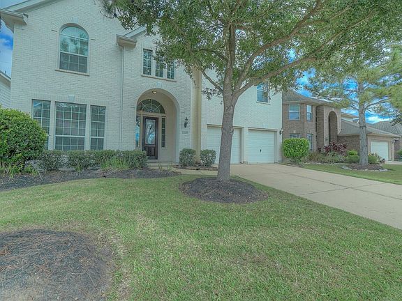 3rd image of 12607 Sky Springs Ln