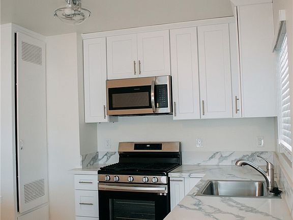 3rd image of 21004 Henrietta St APT C