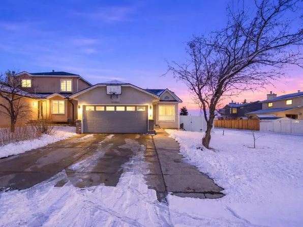 20 W Applewood Way SE, Calgary, AB T2A 7M8