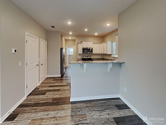 4th image of 1126 Starhurst Dr