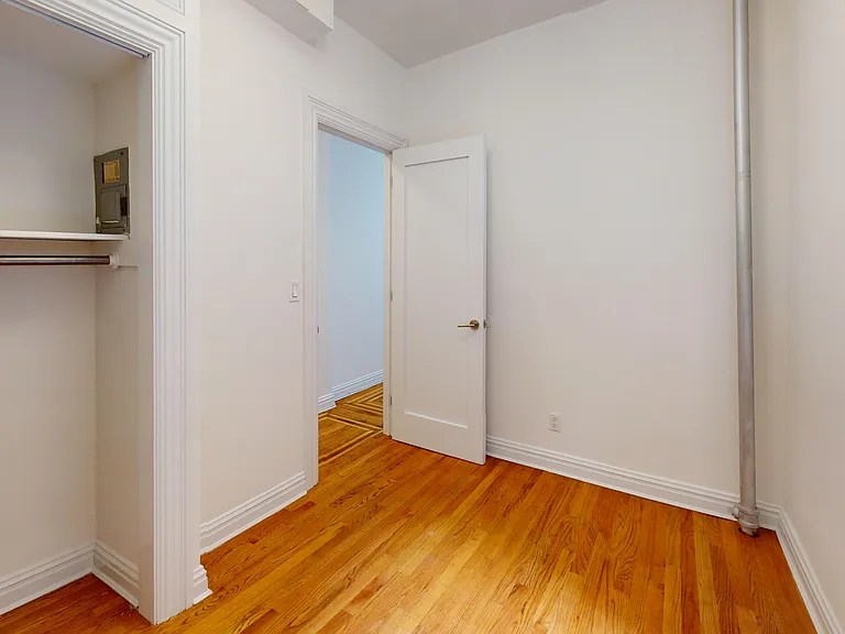 245 W 51st St #211 — Photo 11