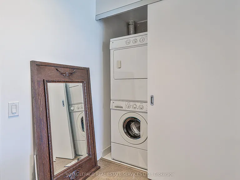 318 King St E #803 — Photo 14