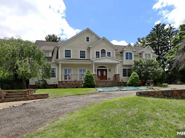 732 Terrace Hts, Wyckoff, NJ 07481