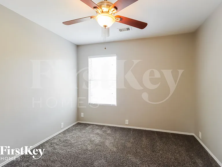 923 Grand Plains Dr — Photo 12
