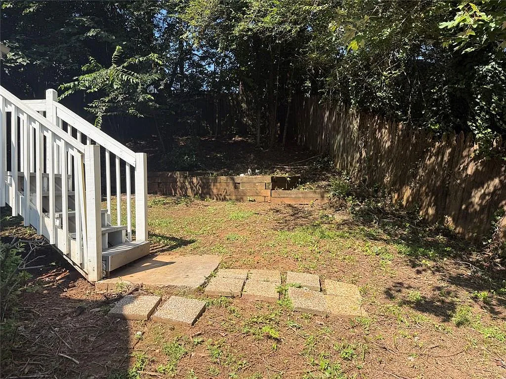 3 bed, 2.0 bath, 1424 sqft, $1,850 — Photo 2