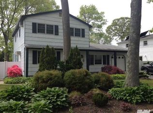 352 Mollie Blvd, Holbrook, NY 11741