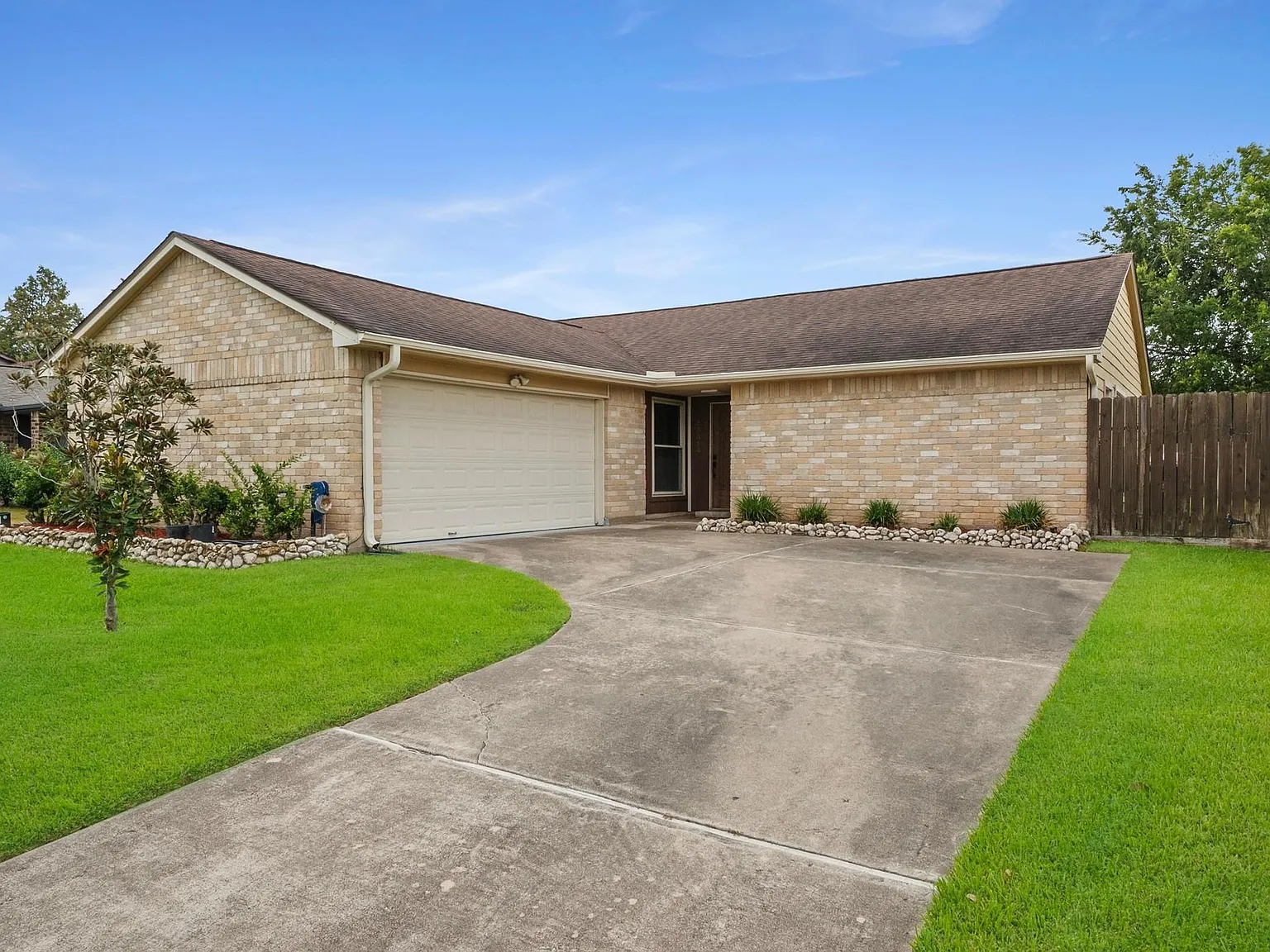 3 bed, 2.0 bath, 1499 sqft, $2,000 — Photo 3