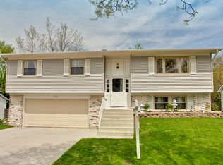 1730 Shorewood Dr W, Hoffman Estates, IL 60192