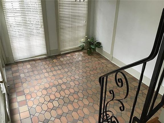 2nd image of 2833 Joseph St