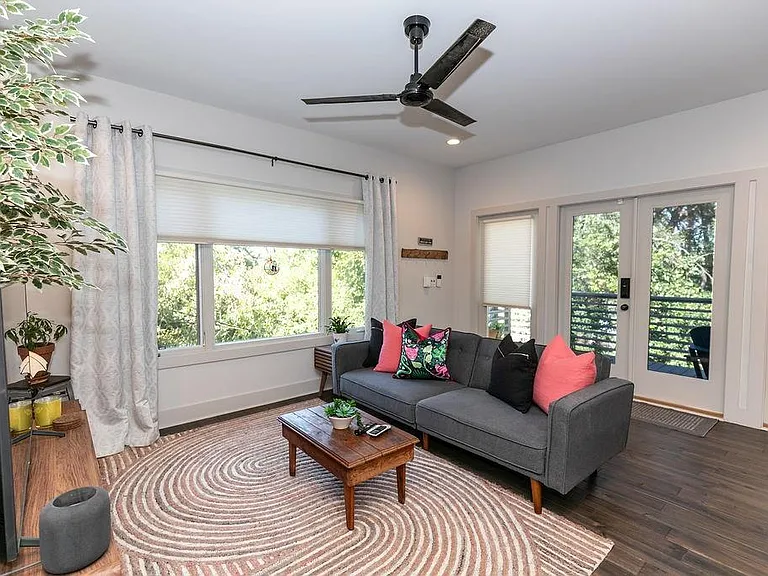 1084 Sanders Ave SE #B — Photo 6