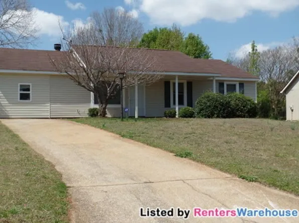 922 Lake Drive Ct, Stone Mountain, GA 30088