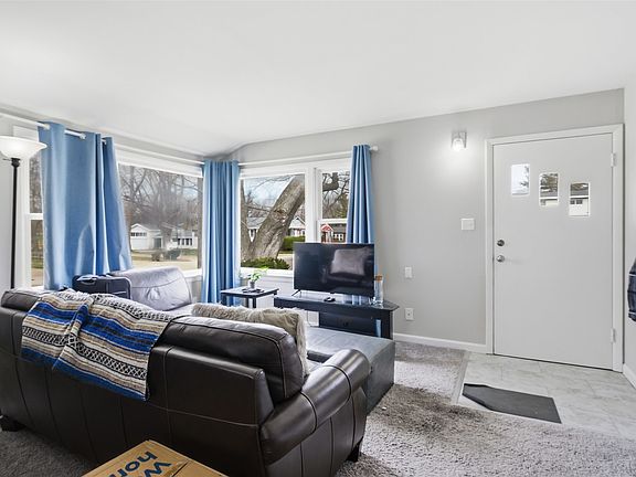 3rd image of 739 Hale St