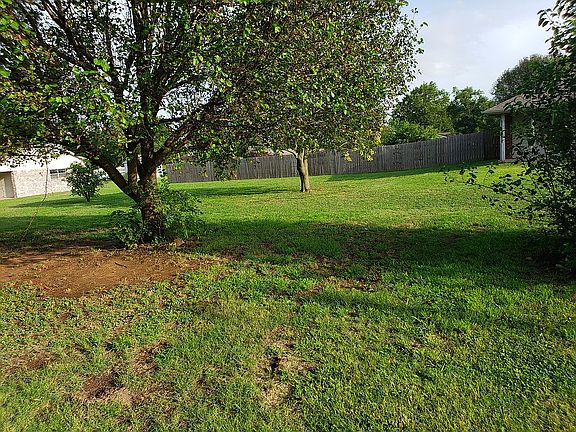 3rd image of 909 W Choctaw Ln