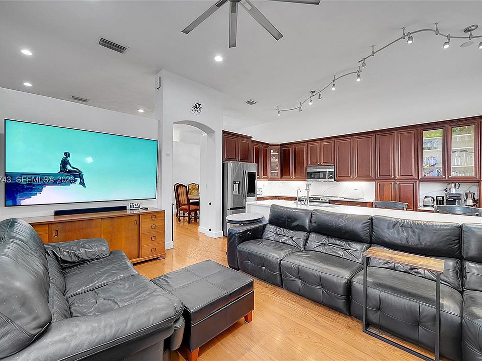 1st image of 1135 Satinleaf St