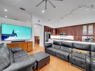 1135 Satinleaf St, Hollywood, FL 33019