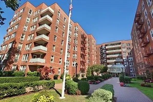 Sold by Pecoraro Realty | media 9