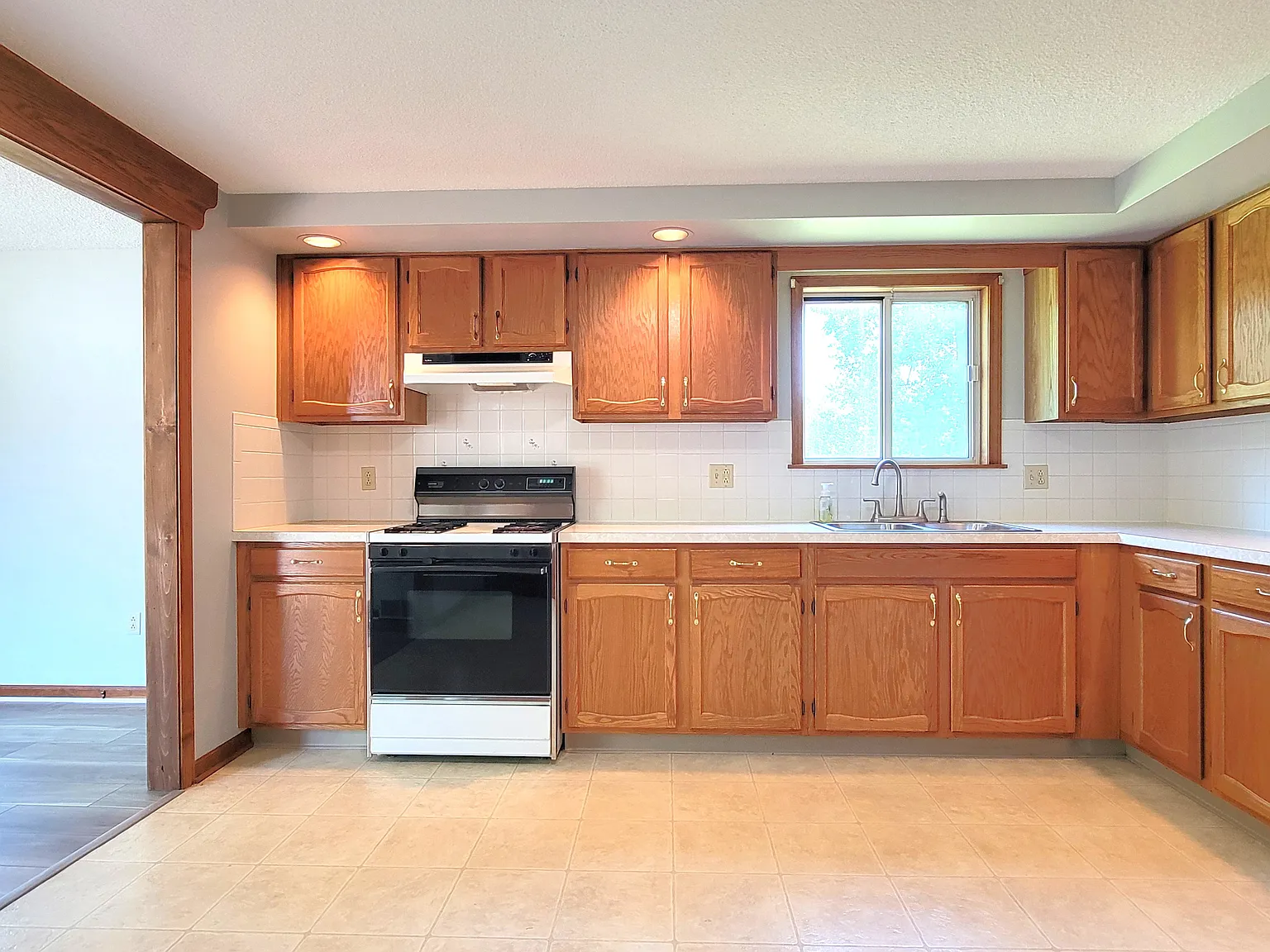 2 bed, 1.5 bath, 1200 sqft, $1,750 — Photo 4